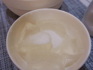 16、广东白凉粉,加入白砂糖