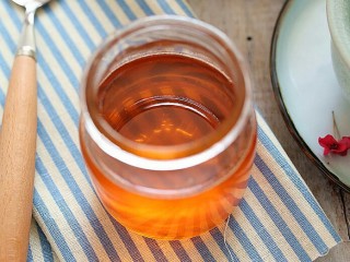 5、双鲜拌面&自制虾油：又懒又饿来碗快手拌面,将虾油晾凉后，装入玻璃瓶保存。