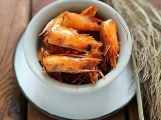 6、双鲜拌面&自制虾油：又懒又饿来碗快手拌面,虾头很酥脆，如果不嫌弃可以当成零嘴吃，挺香的。