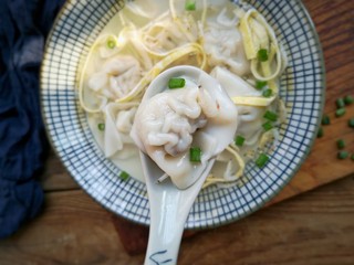 17、三鲜馄饨,一碗色、香、味俱到的三鲜馄饨就做好啦！