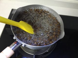 3、好看又好喝的网红脏脏茶，一定要试试的饮品！,待珍珠浮起后搅拌两下。