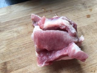 3、芋头焖饭,肉一块