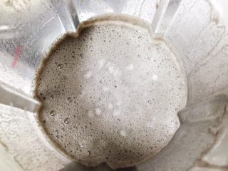 8、黑豆黑芝麻浆,到时间开盖晾温