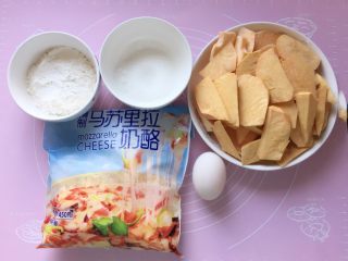 1、奶酪地瓜饼,准备好所需的食材。