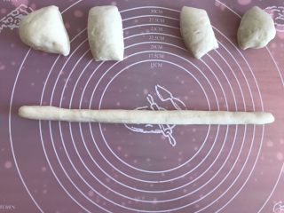 7、奶香夹心小馒头,搓成长条