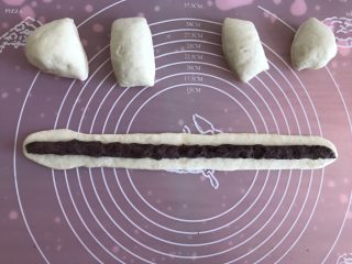 9、奶香夹心小馒头,中间放上豆沙馅