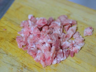 3、重庆小面,切肉末