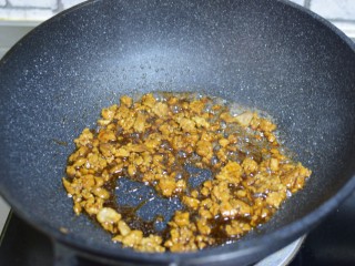 9、重庆小面,炒匀，备用