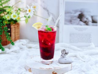 15、蔓越莓桑葚气泡水,低卡又不长肉肉，每天一杯好清爽。