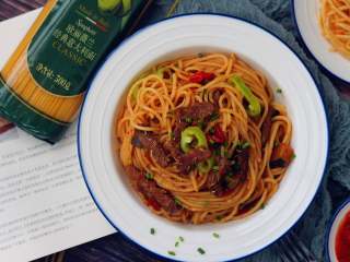 10、黑椒牛肉意面,料足百吃不厌。