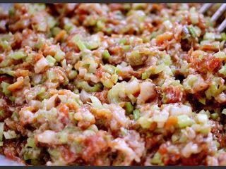 16、芹菜肉馅饺子,馅料做好了、开始包饺子喽……
