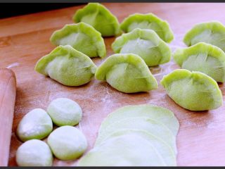 19、芹菜肉馅饺子,翠绿翠绿的是不是很清新漂亮