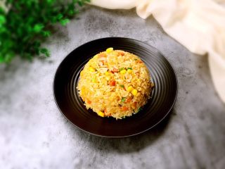 14、火腿丁炒饭,成品图。