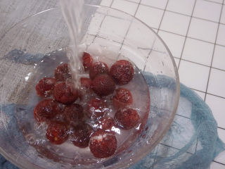 2、荔枝杨梅冷饮????,加清水泡洗