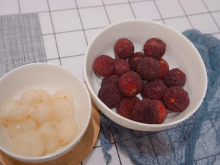 7、荔枝杨梅冷饮????,杨梅捞起来备用