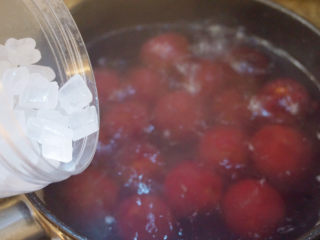 11、荔枝杨梅冷饮????,加入适量的白糖