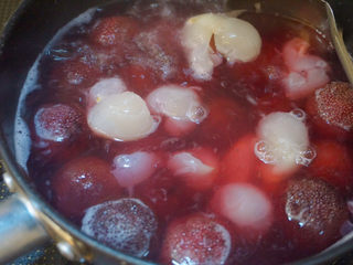 14、荔枝杨梅冷饮????,同煮5分钟