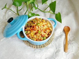 12、咖喱炒饭,粒粒分明的咖喱炒饭，看着就有胃口。