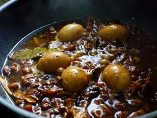 11、家常卤肉饭,最后收汁。