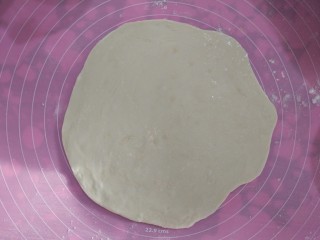 5、家常烙饼,撒点盐。