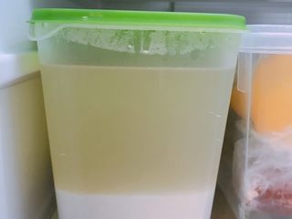 14、家庭自制凉皮,我放冰箱半天,变成这样两层