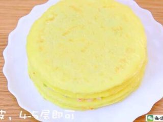 14、千层蛋包饭 宝宝辅食食谱,继续盖上蛋皮,4-5层即可。