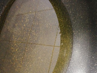 20、虾仁土豆丸,锅里放油