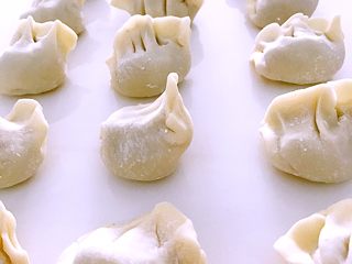 9、茴香饺子，最美的遇见,全部包好的。