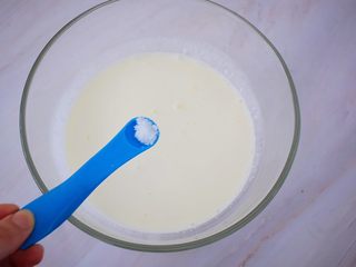 20、自制脏脏珍珠奶茶奶盖,淡奶油加入盐