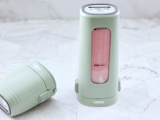 10、草莓西米露,果汁机可以正放或是倒放，都可以轻松转动，喝不完的果汁可以用抽真空模式，锁住营养不氧化哟。