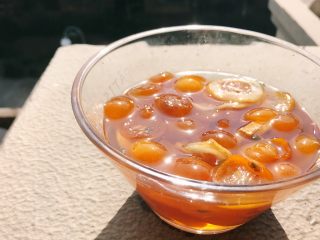 5、金桔柠檬膏,趁热灌入干净无水容器，冷却后加盖密封保存。冷却后会变浓稠