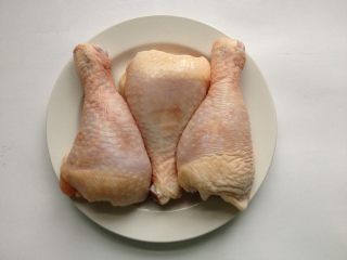 1、照烧鸡腿饭,备好鸡腿