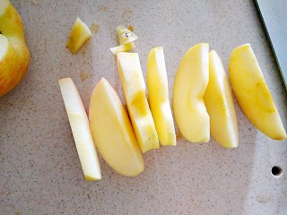 2、百香果苹果汁（排毒养颜）,去核，切块