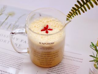 14、香蕉蜂蜜奶昔,喜欢的亲们赶紧行动起来吧。