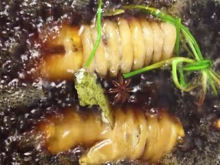 8、红烧猪蹄,炖四十分钟