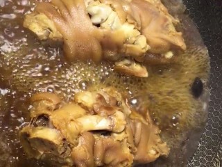 9、红烧猪蹄,最后大火收汁