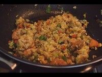 12、老干妈炒饭壕,翻炒翻炒翻炒，加盐，出锅！