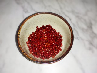 1、红豆花生燕麦粥,红豆60克洗干净沥水备用