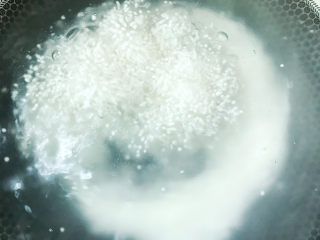 4、芒果西米捞,大火煮几分钟，记得搅拌