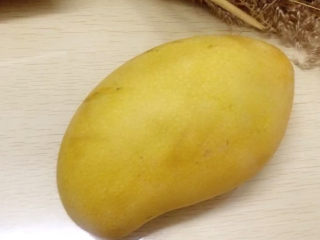 9、芒果西米捞,准备好芒果