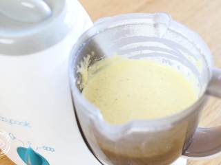 8、8m+小米饼(宝宝辅食),打成面糊,这是打好的状态哈~