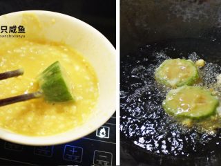 10、苦瓜酿土豆泥,蒸后的苦瓜酿放入鸡蛋液中均匀搅拌后下油锅炸