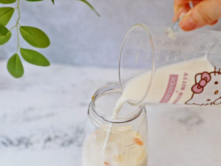 11、可以吸着喝的杨枝甘露,加入纯牛奶