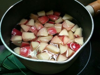 7、糖水桃汁,大火烧开