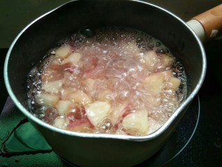 9、糖水桃汁,改为中小火