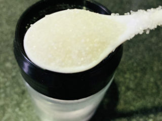 5、烤馒头片,白砂糖待用