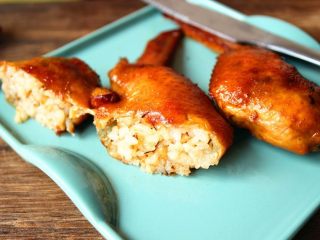 13、烤翅包饭,切开看，也很不错。