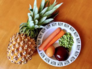 1、菠萝饭,准备食材