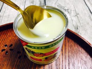 11、奶香鲜玉米汁（豆浆机版）,因为家里有小朋友，喜欢奶香味道的，我就选用了添加点炼乳。