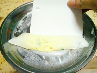 12、肠粉,用刮刀刮出肠粉